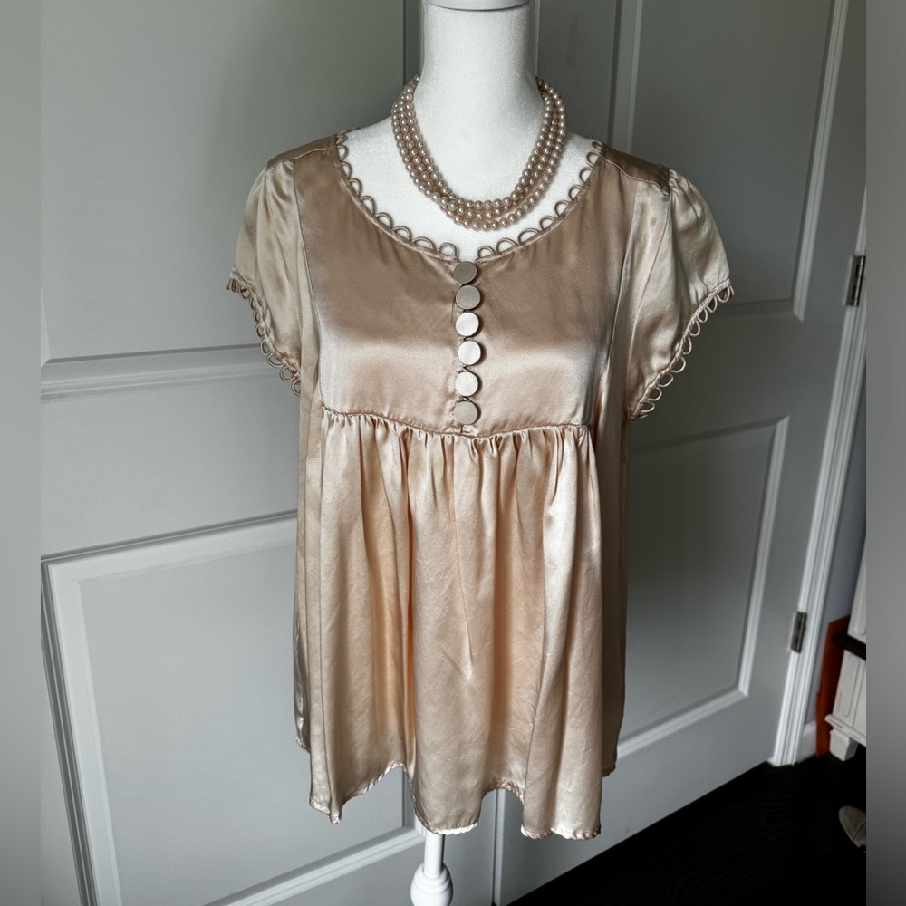H&M Top size US 10 (fits for smaller frame too)